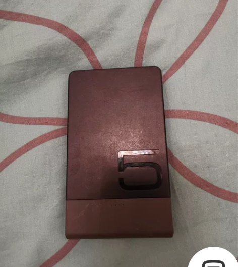 华为超薄4800MA 充电宝带线，在送一盒...