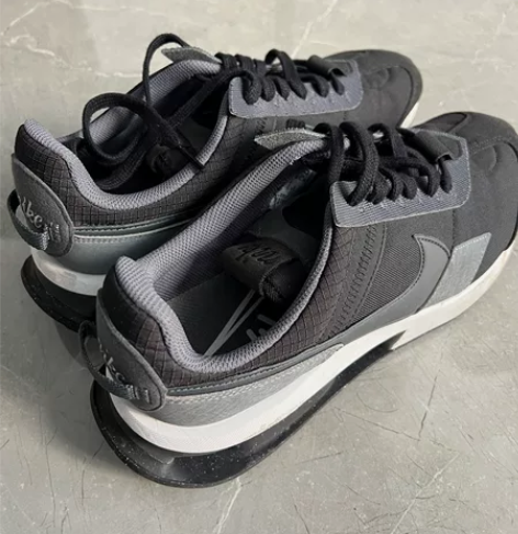 nike男士运动鞋，只穿了一个星期，44码...