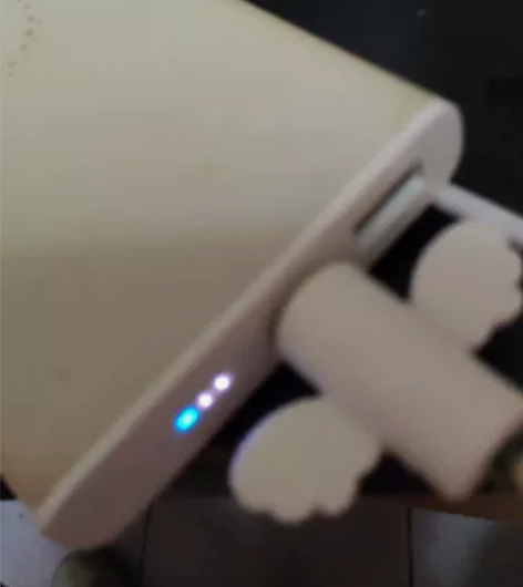 小米无线充电宝青春版。无线充电，功能正常。...