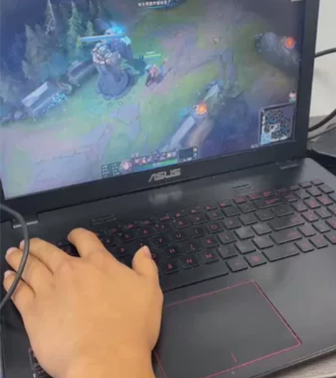 华硕飞行堡垒 特价950 功能玩完就是键...