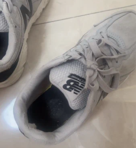 新百伦休闲运动鞋，去年秋天买的，已经干洗过...