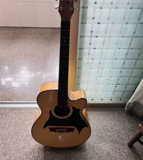 入门民谣吉他，功能完好，带吉他袋，现在不弹...