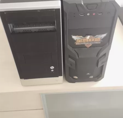 两个机箱的价格,项目退下来的机箱两个,打包...