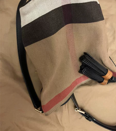 Burberry水桶包小号，有使用痕迹 见...