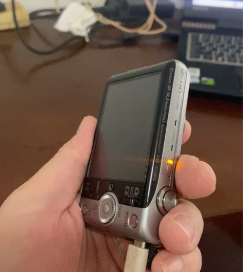 当面交易，索尼相机，打扫房间看见了，记得结...