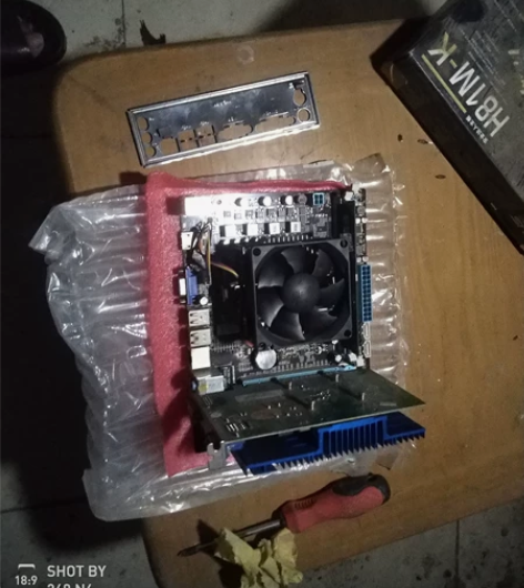 主板，AMD双核CPU..4G，内存，1G...