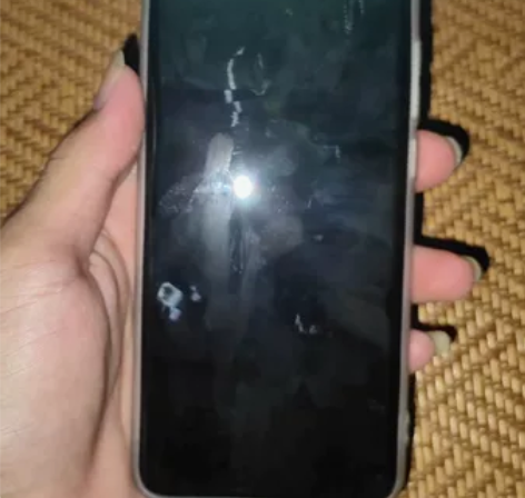 魅族18s12+256 屏幕有黑点和亮条有...