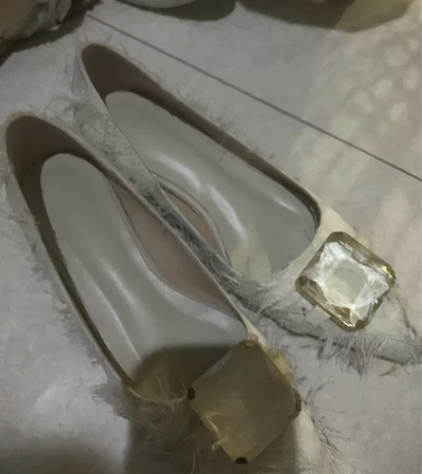 白色小香单鞋，平底 感兴趣的话点“我想要”...