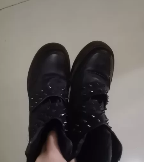 内增高鞋 实体店好几百购入 30元出。 看...