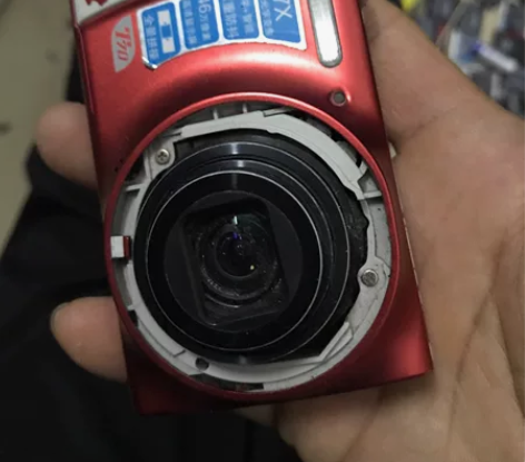 爱国者T70数码相机配件，坏相机！ 装电池...