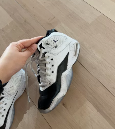 乔丹大儿童男球鞋，尺码36内长23厘米，没...