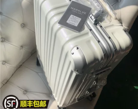 MARRLVE 旅行箱实物为红色哦 感兴趣...