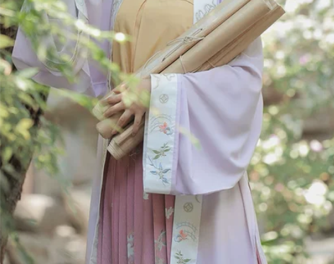 兰若庭 #此间春色#汉服 宋制 百迭 宋抹...