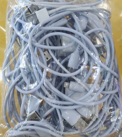 一包苹果充电线，含几个充电头，都是可以用的...