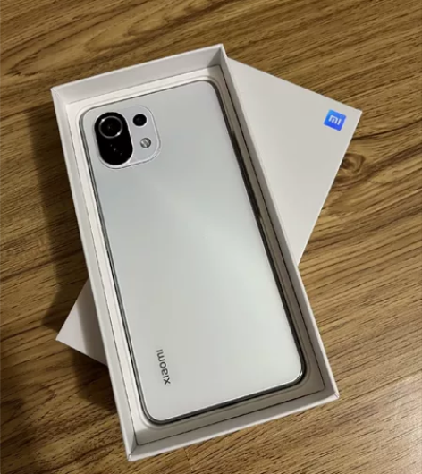 11青春版 8+256G    盒子都还在...