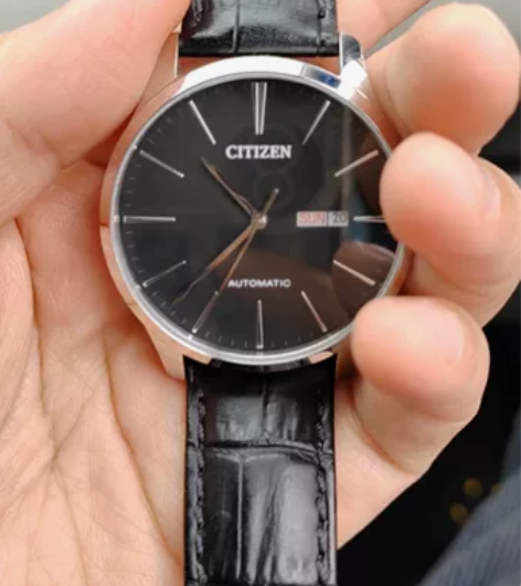 西铁城男士机械手表，几乎全新，很少戴，表盘...