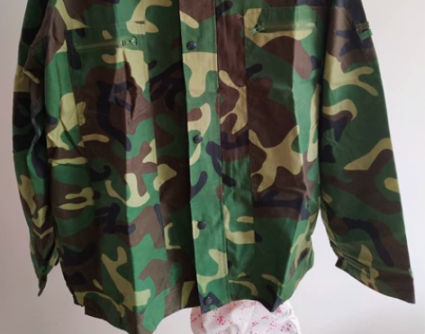 大号，男士迷彩服套装，全新！上衣多兜，裤腿...