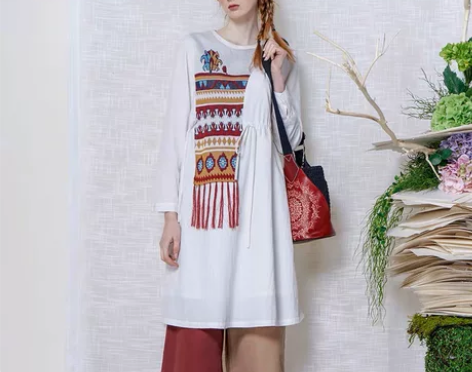 一城画一秋季新款连衣裙民族风通勤收腰拼接设...