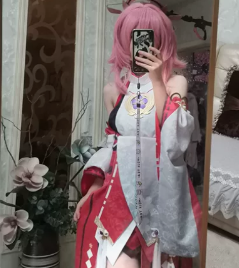 出一套八重神子COS服 假毛很顺(因为怕灰...