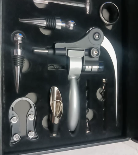 一套红酒开瓶器,一次都没使用过,转给有需要...