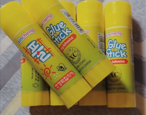 受疫情影响仓库清货处理一批大号固体胶5支9...