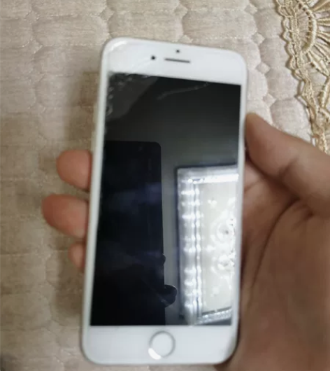 iPhone 8 64g 外屏碎裂，可以正...