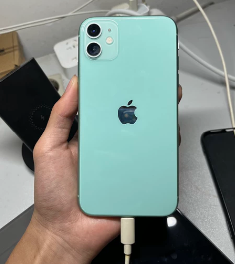 苹果11 128 国行 蛮新的，用了挺久，...