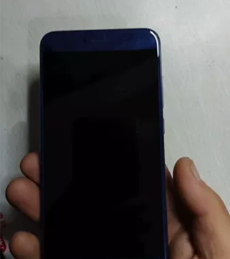 荣耀Ⅴ9  内存6+128G，进水开不了机...