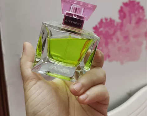 纪梵希绝版限量香水 名字懒得打了。没盒子，...