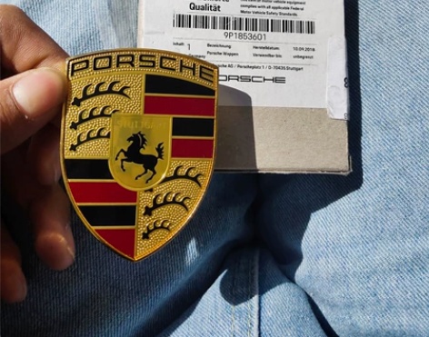 保时捷德国原厂机盖标  感兴趣的话点“我想...