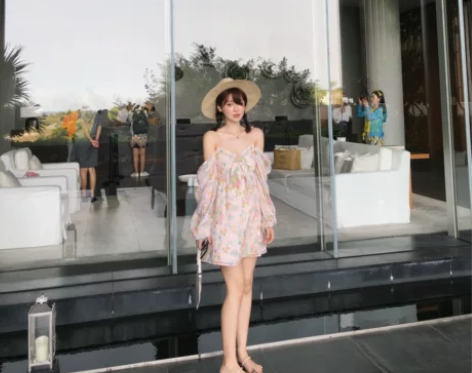 jill大姐姐 亮片v领吊带裙女夏季201...