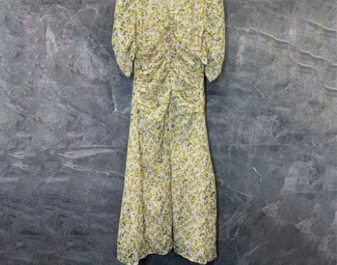 V领碎花连衣裙法式2021夏季新款女装收腰...