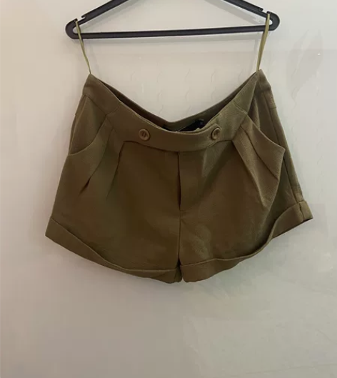 【全新】女款短裤墨绿色 小清新风格，后面看...