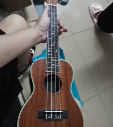 尤克里里 买来就闲置了，送调音器 感兴趣的...