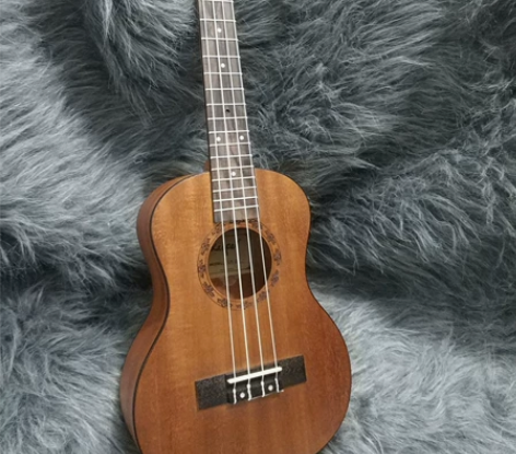 全新的26寸尤克里里亏本价甩卖初学者尤克里...