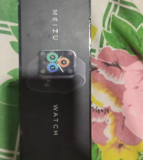 魅族手表，有盒子有充电器，屏幕有划痕，可以...