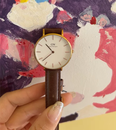 dw的女士手表，当时买一千左右，带了几次，...