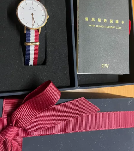DW手表，保证正品 前男友送的分手了就闲置...