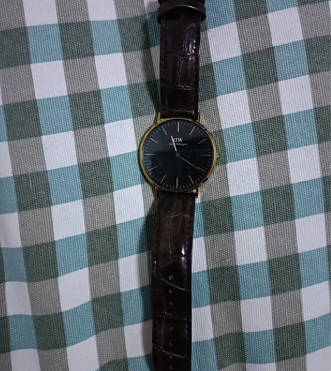 Dw  丹尼尔惠灵顿手表，石英机芯，黑金配...