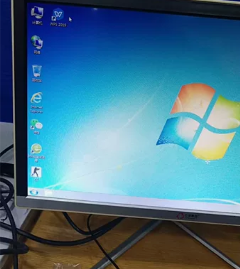 出一台联想台式机带显示器，赛扬双核处理器，...