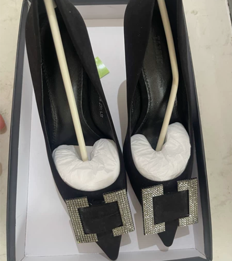 他她它黑色高跟单鞋，全新质量非常好，不议价...