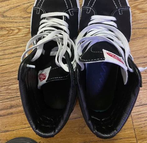 vans上脚次数不到10次 43码 旁边的...