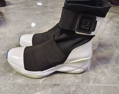 斐乐高帮运动鞋，成色如图，正品保真，喜欢快...