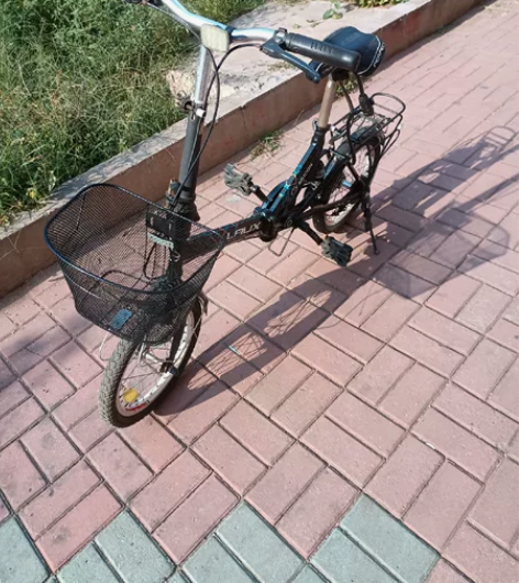 16雷克思女款休闲自行车，七八成新，好使无...