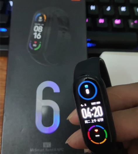去年双十一买的小米手环6 NFC版，有划痕...
