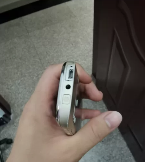 诺基亚c7，功能正常，成色如图，70包邮出...