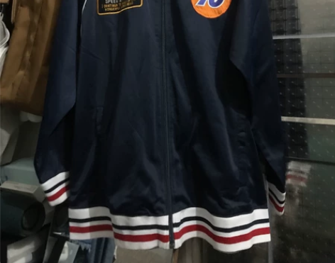 美式复古校园风棒球薄外套 领子买回来都是这...