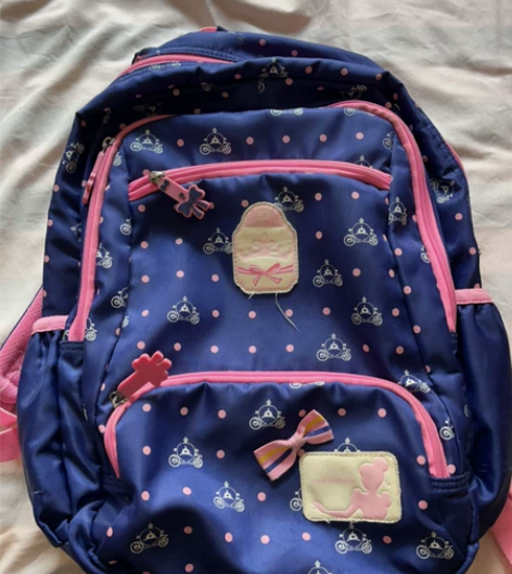 迪士尼系列书包。质量特别好！8成新。高45...