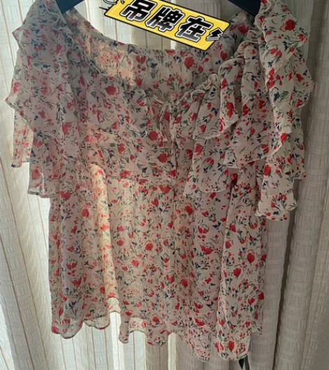 全新吊牌拉夏贝尔荷叶衬衫 新旧程度 全新品...