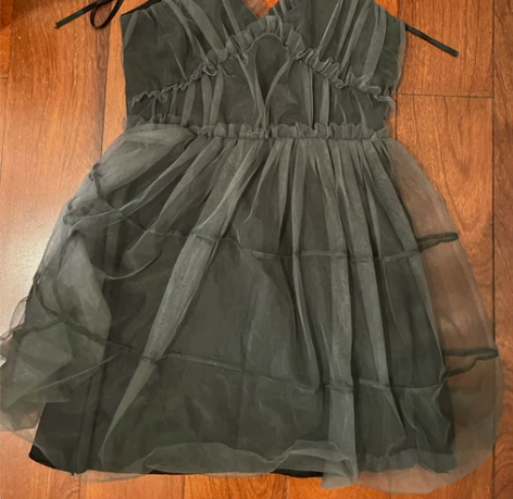 灰色纱裙蓬蓬裙 穿过一次拍照 感兴趣的话点...